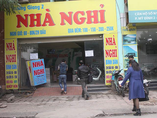 Chung kết Việt Nam – Malaysia: Nhà nghỉ “cháy phòng”, sôi động dịch vụ ăn theo - 2