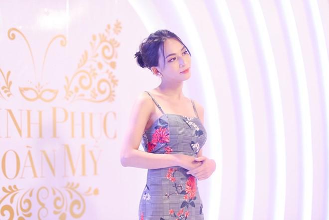 Hương Giang xúc động ôm cô gái chuyển giới có con 2 tuổi, mong ước sang năm lấy chồng - 15