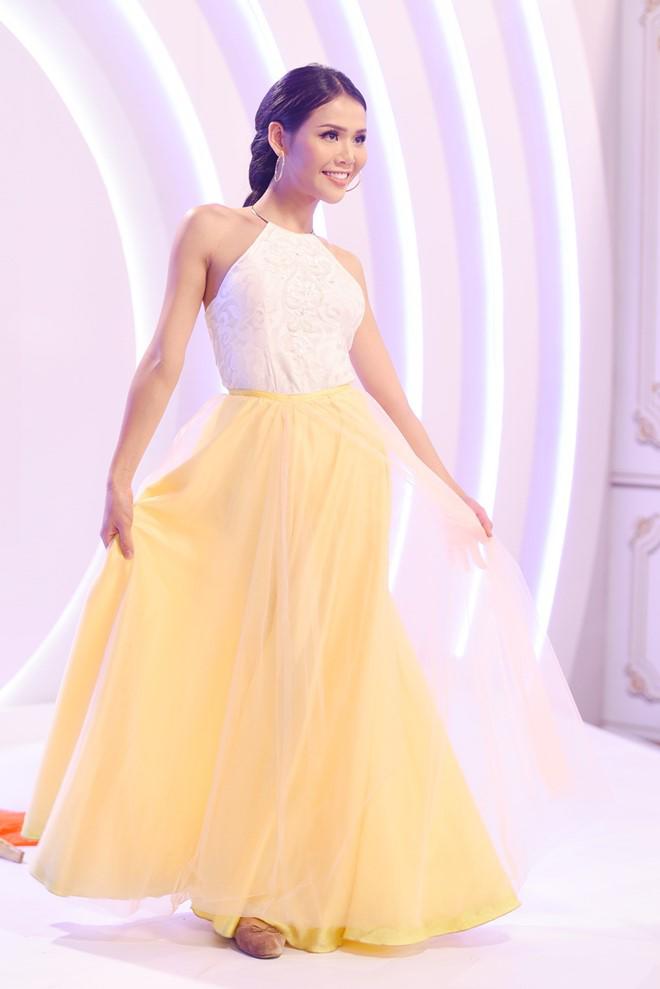 Hương Giang xúc động ôm cô gái chuyển giới có con 2 tuổi, mong ước sang năm lấy chồng - 9