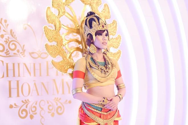 Hương Giang xúc động ôm cô gái chuyển giới có con 2 tuổi, mong ước sang năm lấy chồng - 10