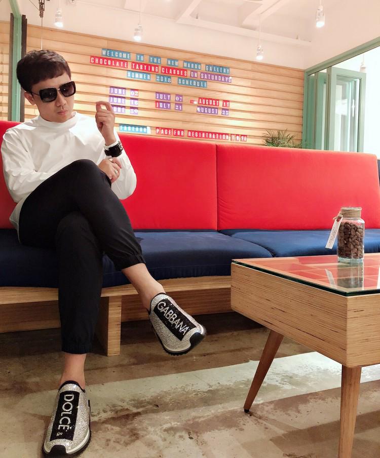 Ngoài trình kẻ chân mày, Trấn Thành còn vượt mặt bà xã về kho đồ hiệu đậm chất nữ tính - 13