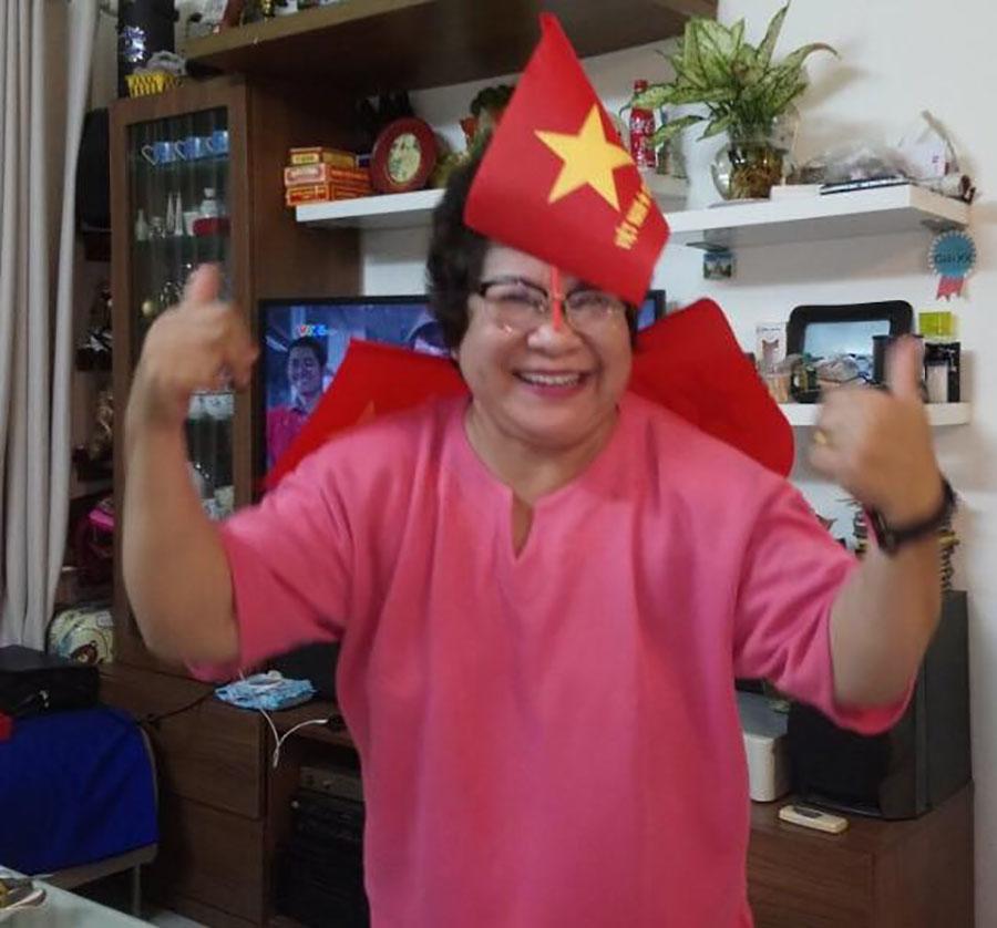 Sao Việt sung sướng khi tuyển Việt Nam vô địch AFF Cup: Đức Phúc phất cờ, Elly Trần amp;#34;đi bãoamp;#34; - 13