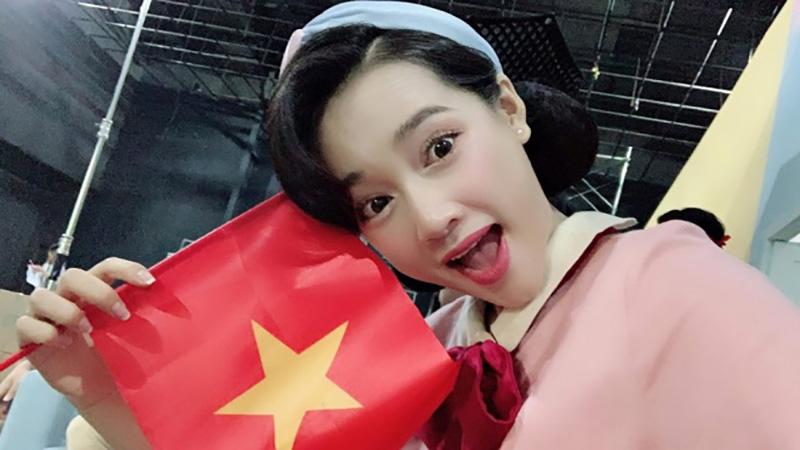 Sao Việt sung sướng khi tuyển Việt Nam vô địch AFF Cup: Đức Phúc phất cờ, Elly Trần amp;#34;đi bãoamp;#34; - 10