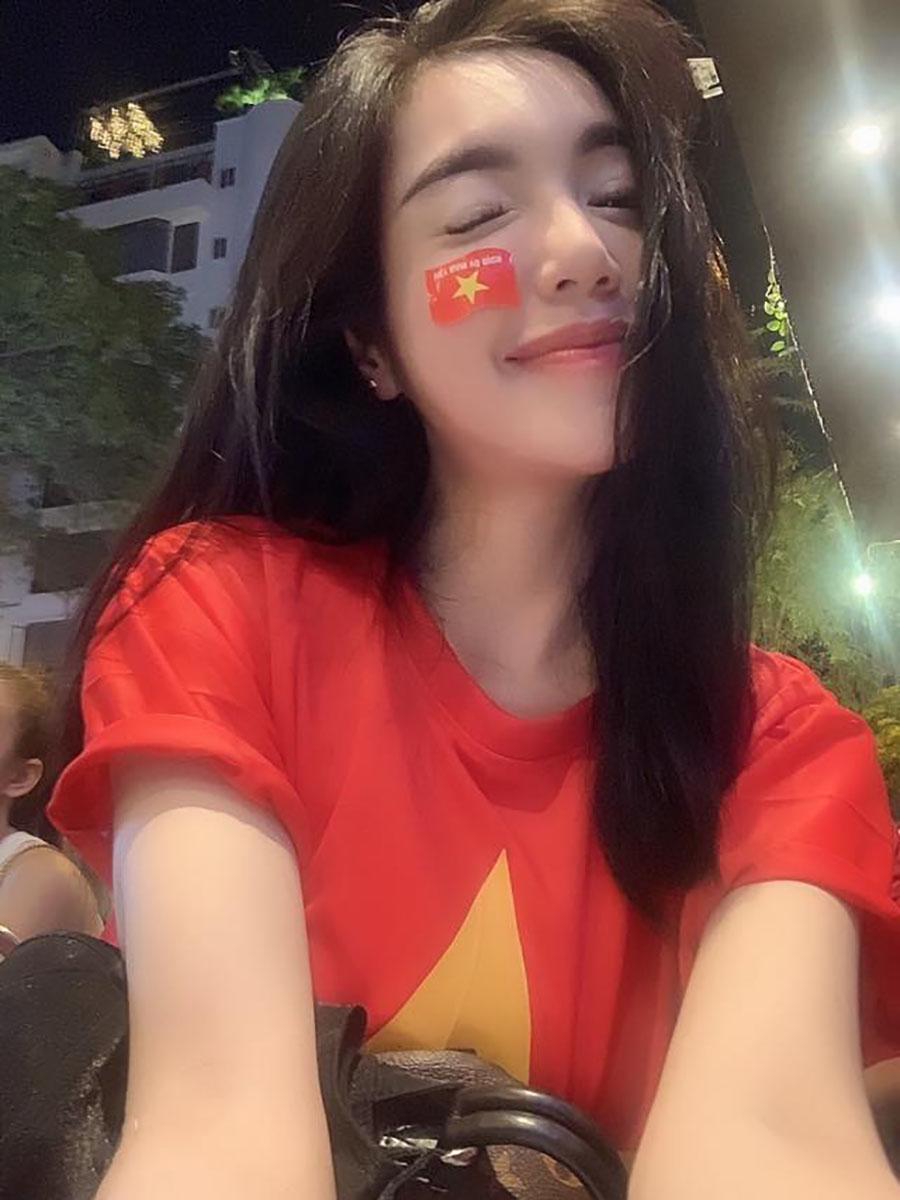 Sao Việt sung sướng khi tuyển Việt Nam vô địch AFF Cup: Đức Phúc phất cờ, Elly Trần amp;#34;đi bãoamp;#34; - 12