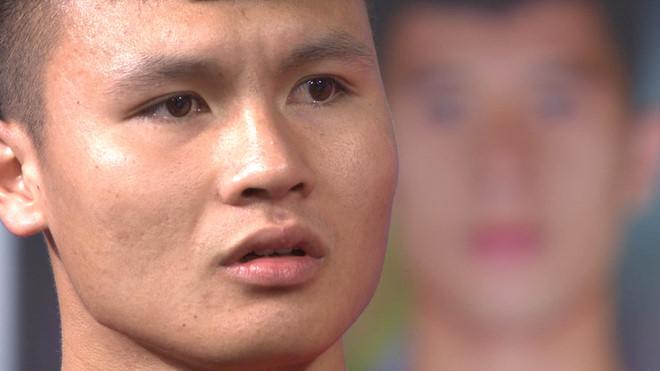 Nghẹn lòng: Vì sao vừa đăng quang, Quang Hải, Văn Hậu, Tiến Dũng nhớ đến 1 cậu bé đặc biệt? - 7