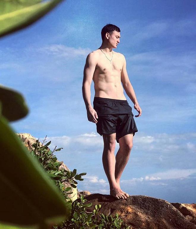 Thủ môn Lâm Tây: Hát hay, đàn giỏi, body amp;#34;cực phẩmamp;#34; và mối quan hệ đặc biệt với Linh Nga - 3