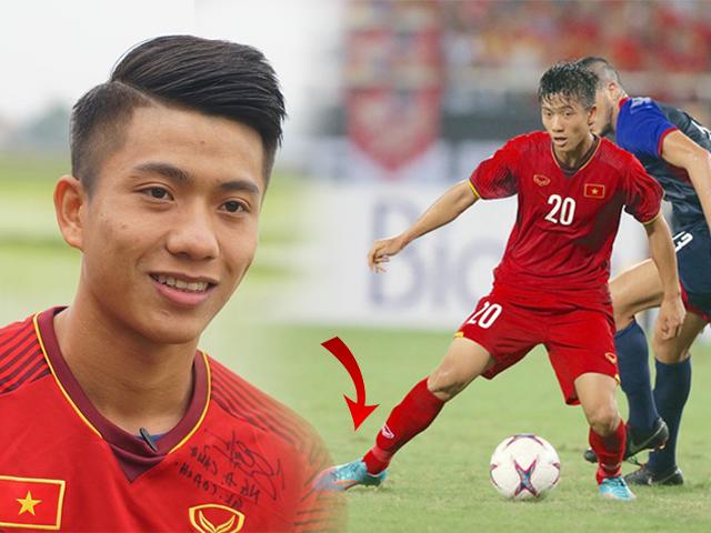 Đôi giày cũ rích, rách tươm cũng không thể cản chân Phan Văn Đức ghi bàn ở AFF Cup