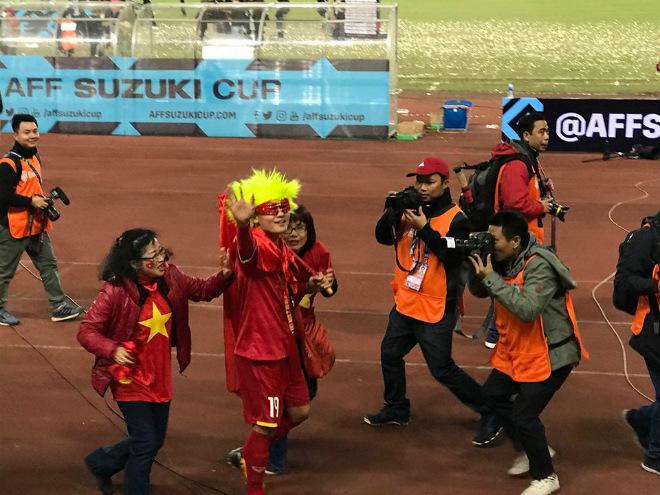 HLV Park Hang-seo có hành động bất ngờ với Văn Quyết, dân mạng rần rần thả tim - 3