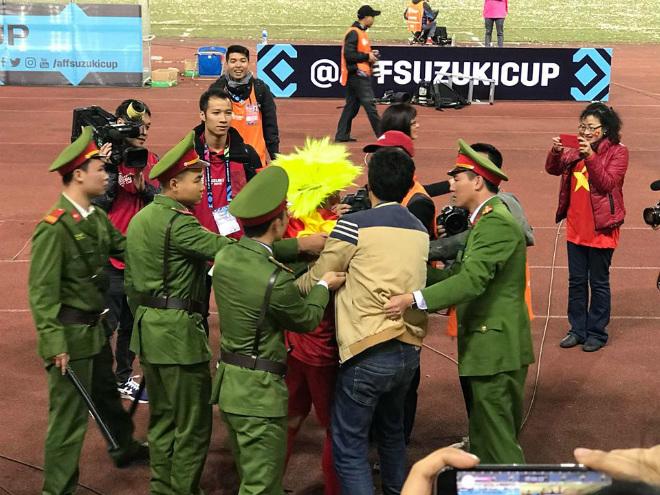 HLV Park Hang-seo có hành động bất ngờ với Văn Quyết, dân mạng rần rần thả tim - 4