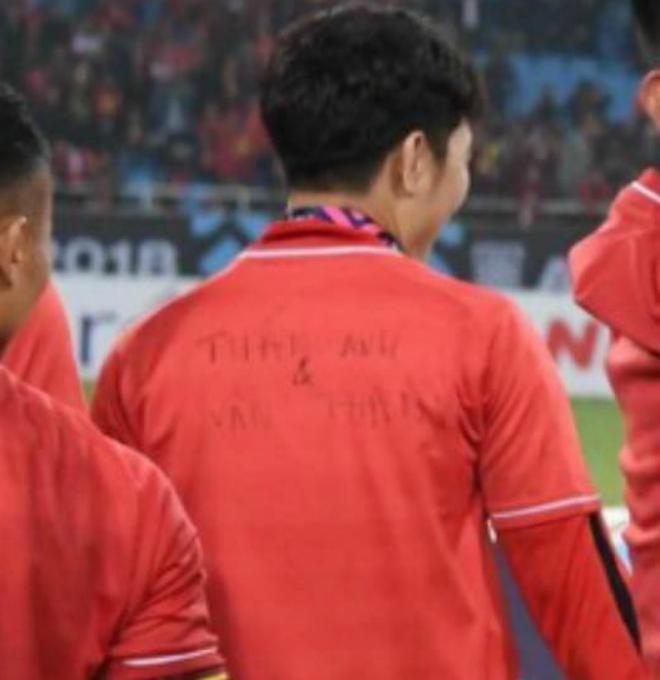 HLV Park Hang-seo có hành động bất ngờ với Văn Quyết, dân mạng rần rần thả tim - 2