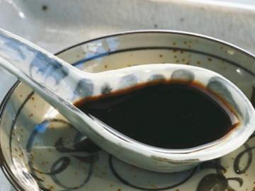 Uống 1 lít nước tương để giảm cân, người phụ nữ tê liệt não rồi tử vong