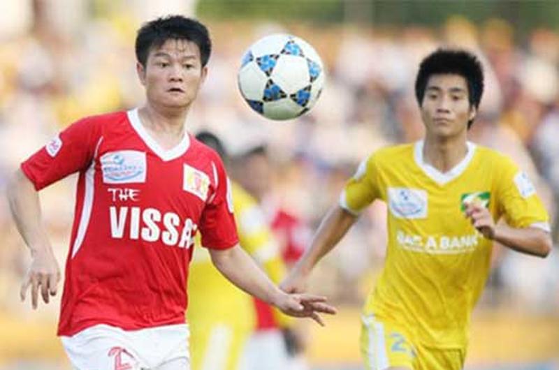 Văn Quyến là cầu thủ được nhắc đến nhiều nhất của bóng đá Việt Nam. SEA Games 2005, anh được kỳ vọng giúp đội tuyển U23 Việt Nam lên ngôi.
