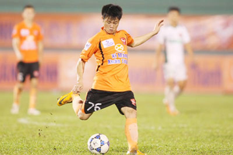 Sau khi thời hạn 2 năm án treo kết thúc, Văn Quyến chính thức trở lại ở V-League 2009 trong màu áo Sông Lam Nghệ An.
