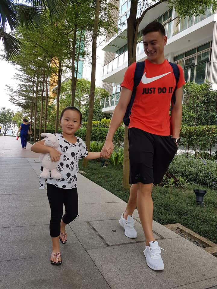 Cháu gái 6 tuổi cực dễ thương của thủ thành Đặng Văn Lâm, danh tính mẹ bé cũng không vừa - 3