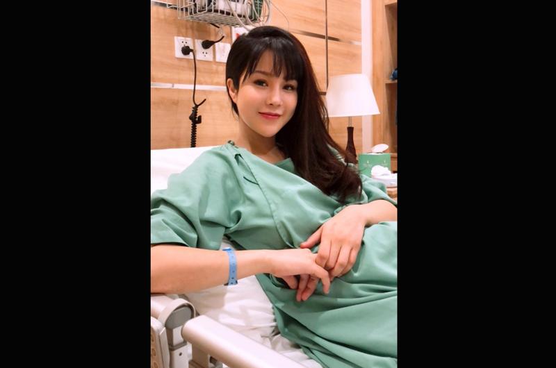 Ngày 1/11 vừa qua, Diệp Lâm Anh đã sinh cô con gái đầu lòng tại một bệnh viện quốc tế ở Hà Nội. Bé nặng 3kg và được sinh bằng phương pháp sinh thường.

