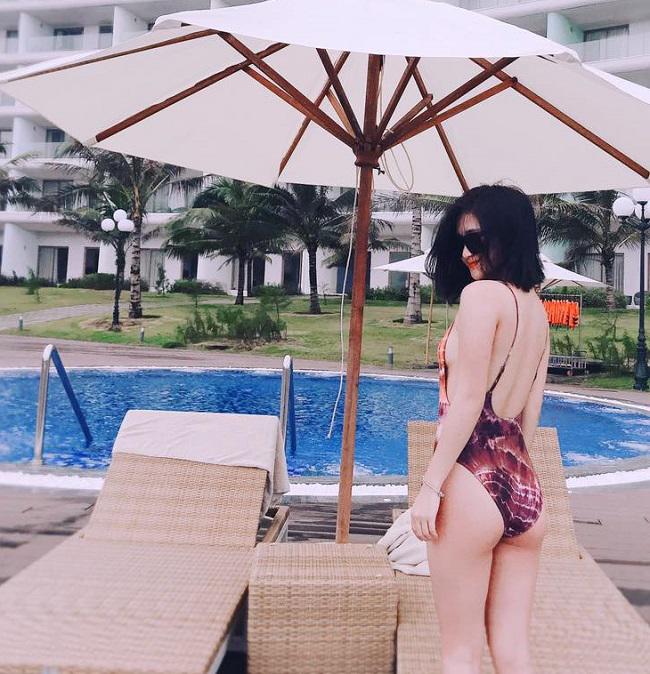 Bạn gái Quang Hải, Huy Hùng, Phan Văn Đức siêu amp;#34;hotamp;#34; với áo tắm - 6