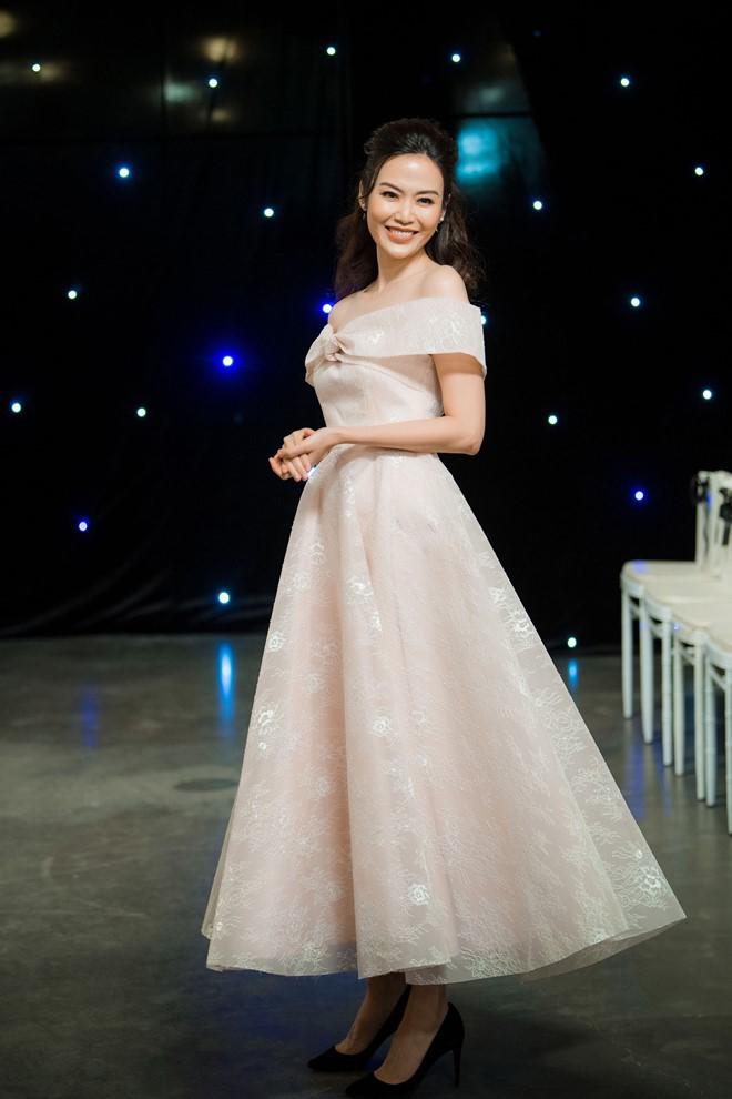 Hoa hậu Thu Thủy đầy gợi cảm, khoe đường cong nóng bỏng tại sự kiện - 4