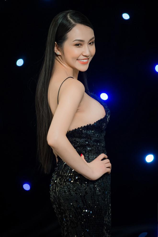 Hoa hậu Thu Thủy đầy gợi cảm, khoe đường cong nóng bỏng tại sự kiện - 7