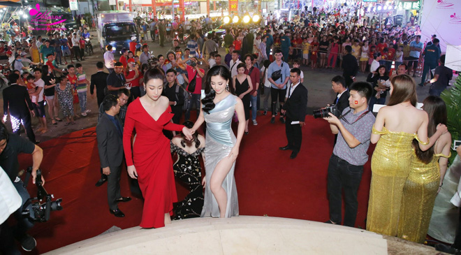 lo dien nguoi dung sau hhvn tieu vy giup co nang luon toa sang va noi bat tai miss world - 2