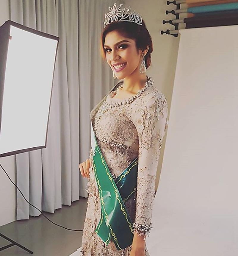 Joanna Joseph là một người mẫu 21 tuổi tuyệt đẹp đến từ Malaysia, người đã giành chiến thắng trong cuộc thi sắc đẹp Hoa hậu Trái đất Selangor năm 2016 và giành giải nhì trong cuộc thi Hoa hậu Ấn Độ Toàn cầu năm 2018.


