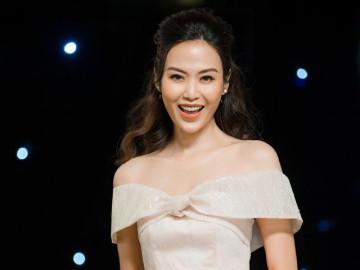 Hoa hậu Thu Thủy đầy gợi cảm, khoe đường cong nóng bỏng tại sự kiện