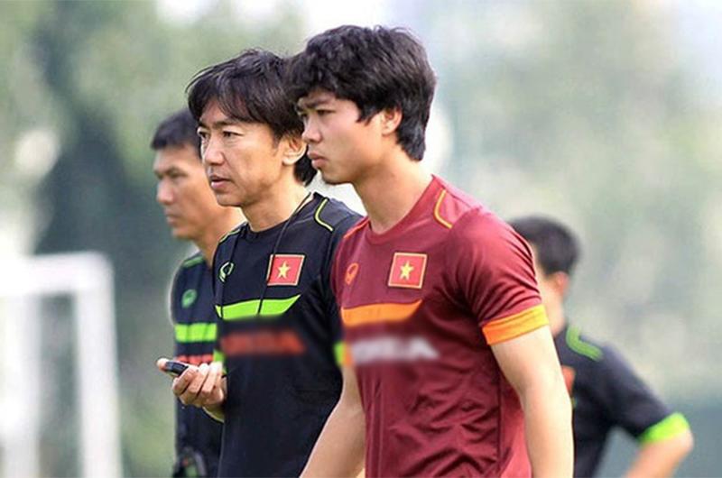 Giải vô địch bóng đá U23 châu Á 2016 kết thúc, huấn luyện viên Miura Toshiya chịu nhiều chỉ trích của báo chí và người hâm mộ. Miura đã bị sa thải trước thời hạn 2 tháng và ông đã không nhận khoản phí bồi thường khoảng 800 triệu đồng.
