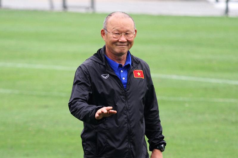4. 'Quý ngài ngủ gật' tạo nên kỳ tích ở Việt Nam

Park Hang-seo (sinh ngày 4 tháng 1 năm 1959) là một huấn luyện viên bóng đá người Hàn Quốc. Ông là người đàn ông được báo chí nhắc đến nhiều nhất trong những ngày qua.
