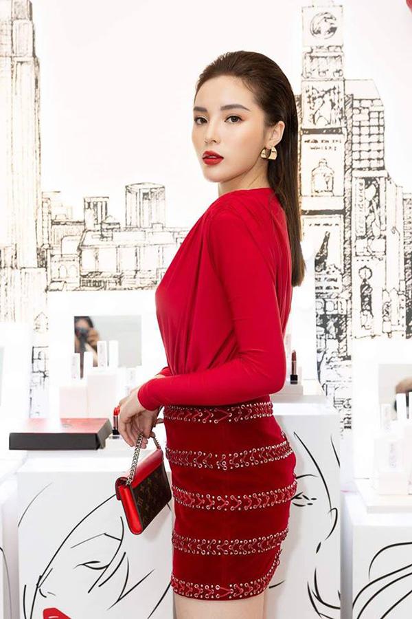 chua ha nhiet, 3 mau son gan bo voi sao viet nam nay van len ngoi mua le hoi nay! - 11