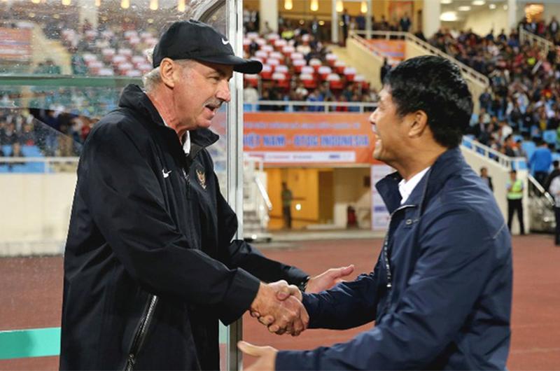 Ngày 10 tháng 12 năm 2007, do thành tích yếu kém của đội tuyển Việt Nam tại SEA Games 24, dưới sức ép của Liên đoàn bóng đá Việt Nam và người hâm mộ, Afred Riedl đã từ chức huấn luyện viên trưởng đội tuyển bóng đá Việt Nam
