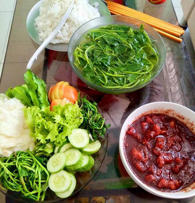 gai sai thanh khoe nhung mam com 3 nguoi duoi 100k khien ong xa lan me chong tam phuc - 8