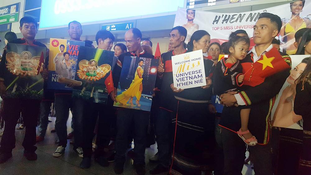 h'hen nie dien vay e de tro ve nuoc trong vong vay yeu thuong cua nguoi ham mo - 3