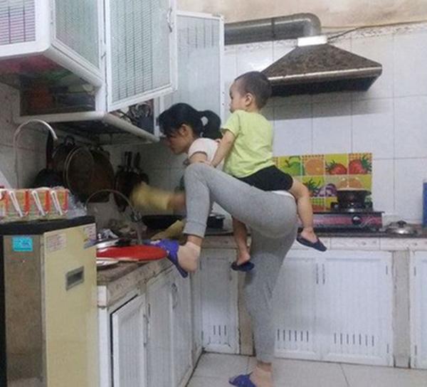 con gai nghe si chieu xuan gay sot khi "noi ho" noi long cua nhieu me bim sua - 5