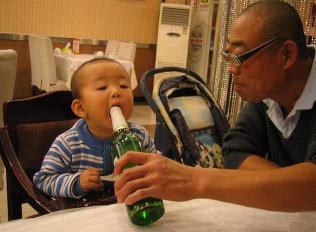 cau be 10 tuoi ngung tim, nguy co song thuc vat vi loai do uong van lan tre nen tranh - 2