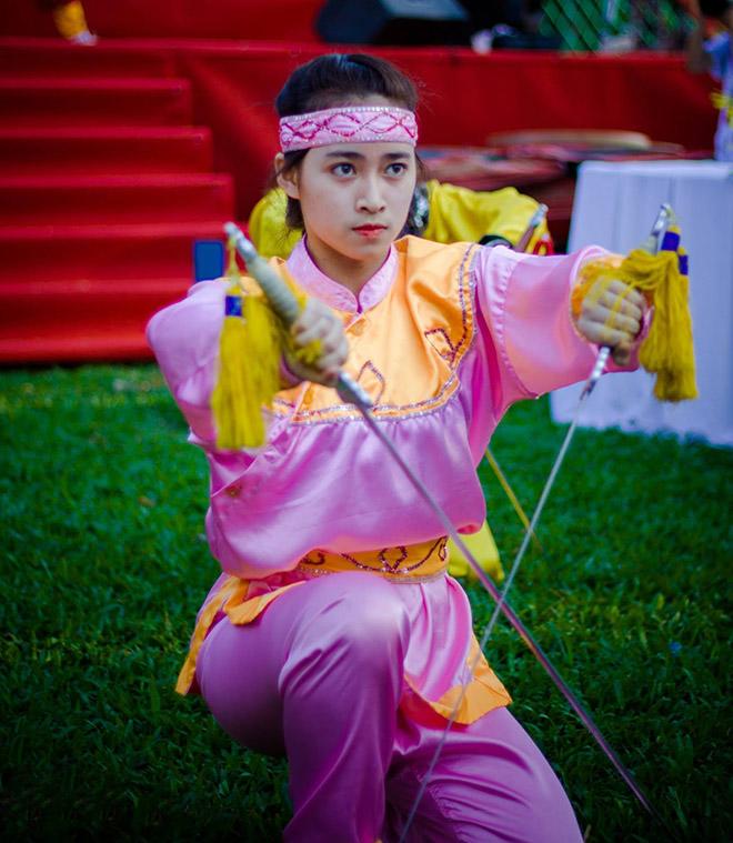 con gai dat vo mang tieng "cam roi gi chong" nhung lai vo cung chieu chong, thuong con - 5