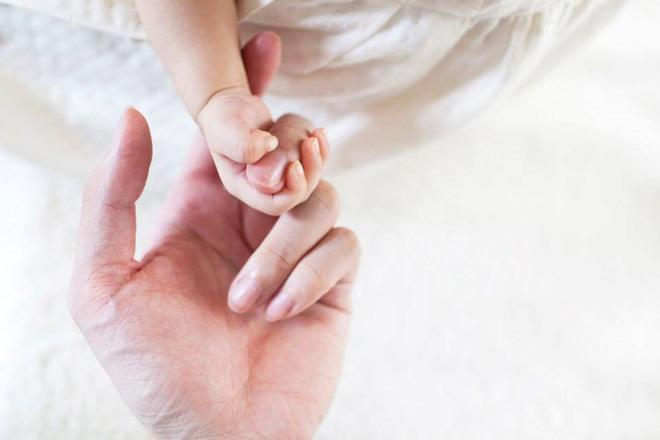 dua be nhat duoc trong nghia dia va chang trai chua vo da co con - 2