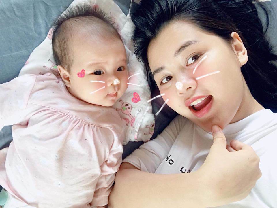 Danh tính em bé amp;#34;quyền lựcamp;#34; được Công Phượng, Xuân Trường tự tay mua bỉm sữa, mẹ bé cực đẹp - 9