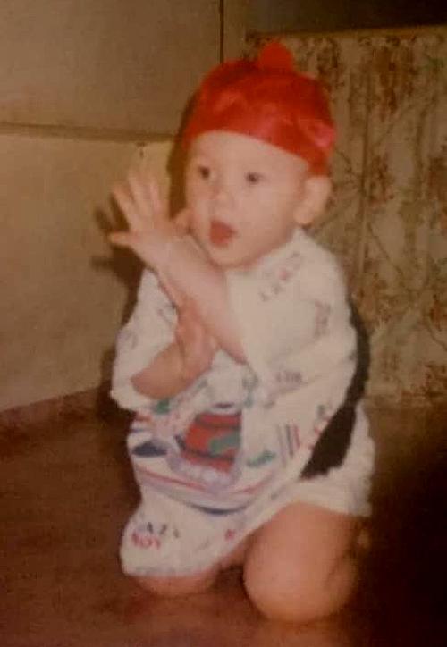 Ít ai ngờ cậu bé da trắng, tóc xoăn này làm nên kỳ tích, được người dân VN cảm phục - 6