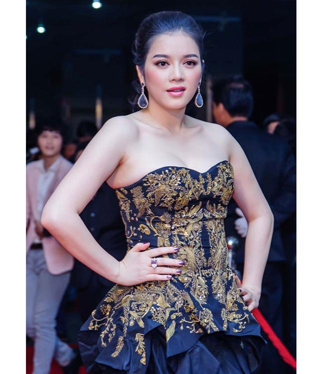 mai phuong thuy, phi thanh van lo mo vi quan ao goi cam nhung "phan chu" - 11