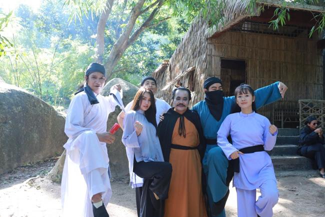 vua tro lai trong phim co trang, ban gai lam vinh hai gay soc vi bi cuong hiep? - 6