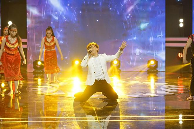 "nu vu cong cao dau vi con" bo hoi tai vi con trai quay khoc trong hau truong - 7