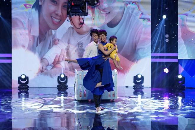 "nu vu cong cao dau vi con" bo hoi tai vi con trai quay khoc trong hau truong - 1