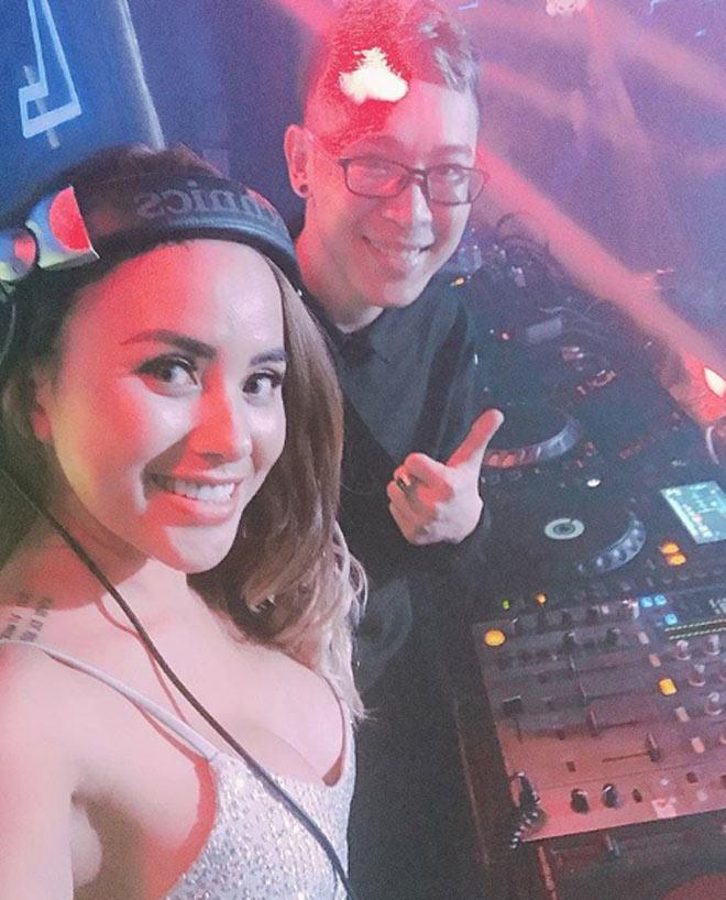 Nữ DJ Việt lấy cầu thủ Hà Lan, 4 năm làm mẹ amp;#34;chuẩn bỉm sữaamp;#34; vẫn siêu gợi cảm - 1