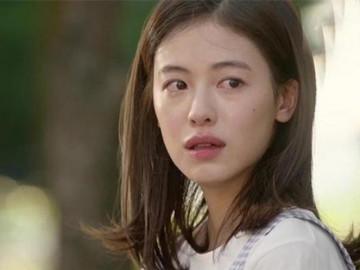 Vô tình gặp tình cũ của chồng, tôi chết đứng khi nhìn gương mặt đứa trẻ cô ta dắt theo