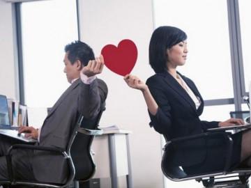 Vợ đẹp con ngoan cũng không bằng tình công sở là vì những điều này