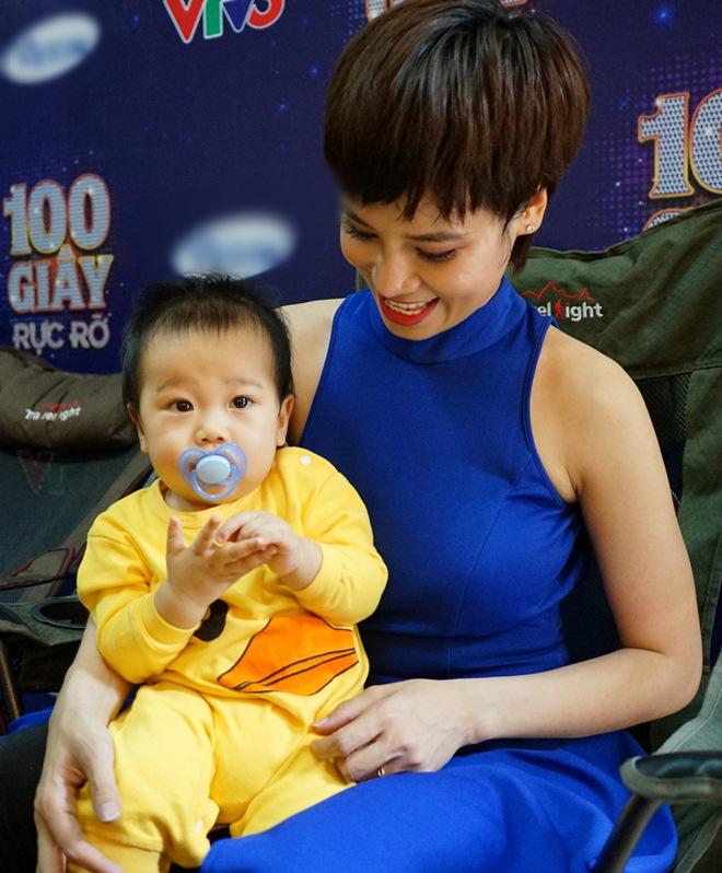 "nu vu cong cao dau vi con" bo hoi tai vi con trai quay khoc trong hau truong - 4