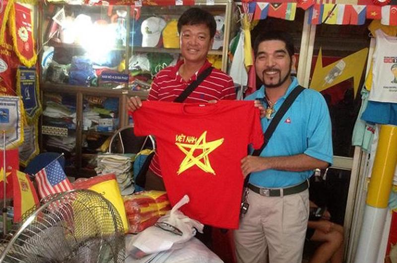 Vốn là một người rất mê bóng đá nên vị đại gia này nổi tiếng trong giới hâm mộ bóng đá Việt Nam. Ông là người yêu đội tuyển Việt Nam đến mức cực đoan và  đam mê World Cup đến quên mình.
