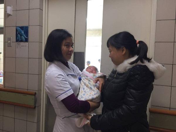 mang thai tuan 37 moi biet bi suy gan, suy than, nguoi me tre suyt mat con gai nang 3kg - 2