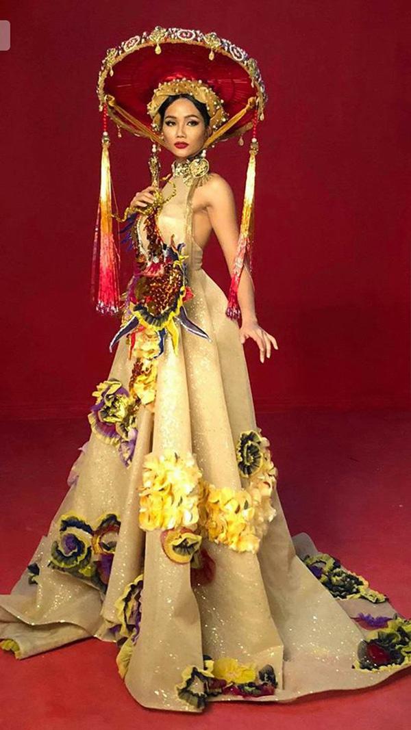 buc anh hot nhat toi qua: 3 nang hau trong 1 khung hinh, khong ai chiu thua ai phan nao! - 5