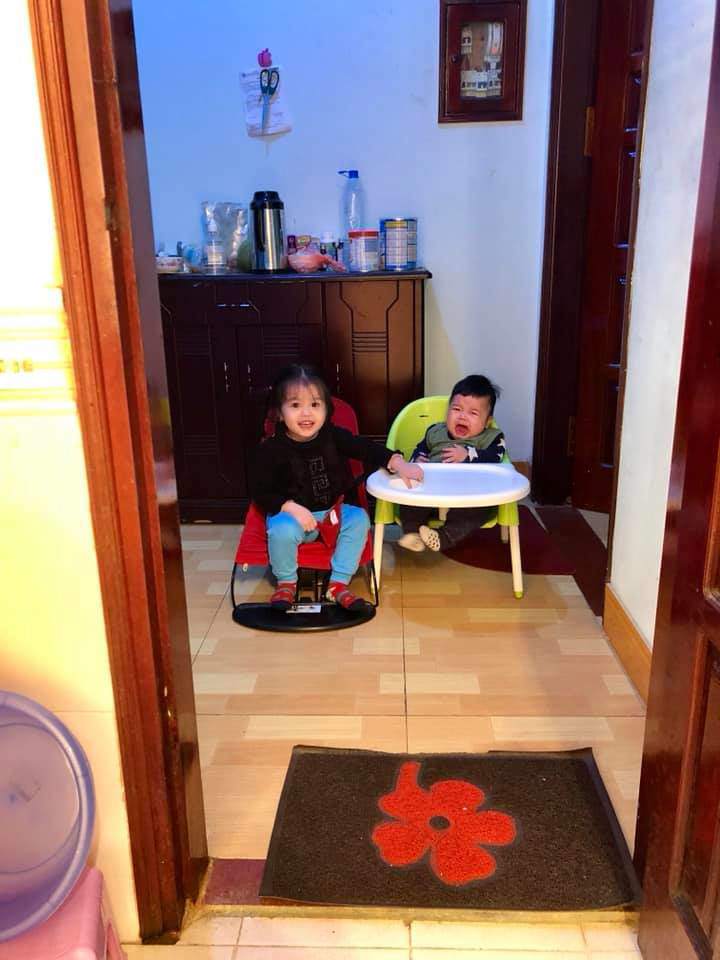 Mẹ bỉm sữa đi vệ sinh rùng mình vì một amp;#34;ánh mắt dõi theoamp;#34;, dân mạng nhìn ảnh cười bò - 6