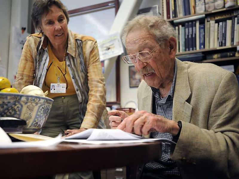 Bruce Ames, 90 tuổi, chuyên gia chống ung thư và chống lão hóa người Mỹ, ứng cử viên tranh giải Nobel đã viết một bài báo trên tạp chí hàng đầu quốc tế "Học viện Khoa học Học thuật" nói về những nguồn dinh dưỡng vàng mà ông đã nghiên cứu nhiều năm.

